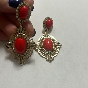 Cache drop earring 